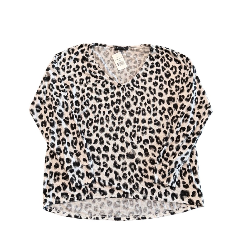 NWT GibsonLook V-Neck T-Shirt Ivory Black Snow Leopard Print Medium Cozy